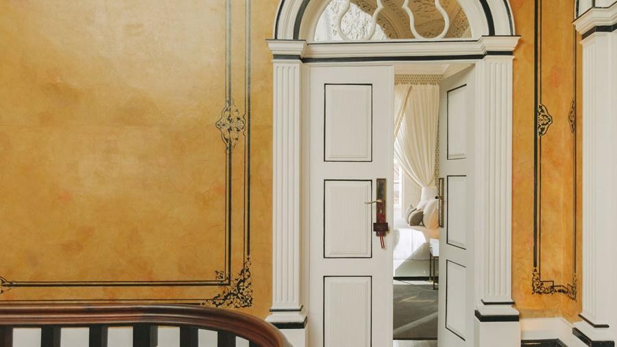 Torel Palace פורטו מראה חיצוני תמונה A door with a peephole