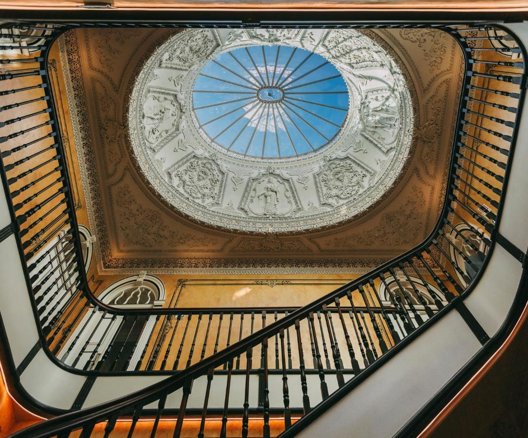 Torel Palace פורטו מראה חיצוני תמונה The staircase